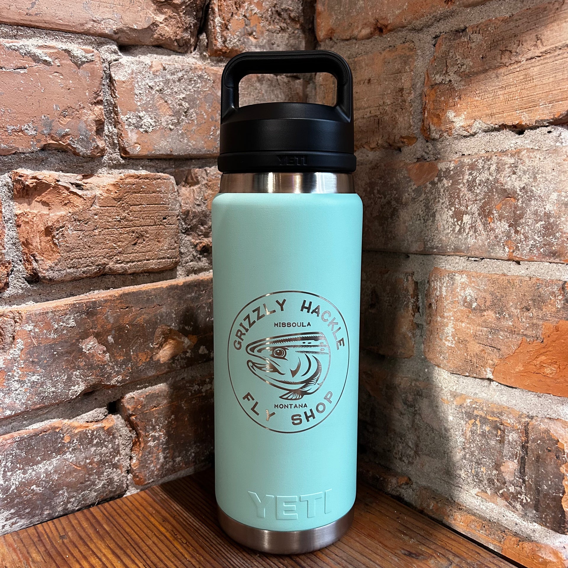 YETI RAMBLER®26 OZ WATER BOTTLE YETI 26 oz Color Cap Insulated Water Bottle